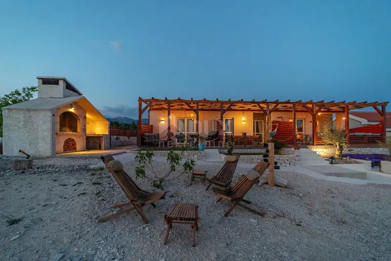 ZADAR, DINTORNI - Casa con vista mare, 3 unità abitative! – 2