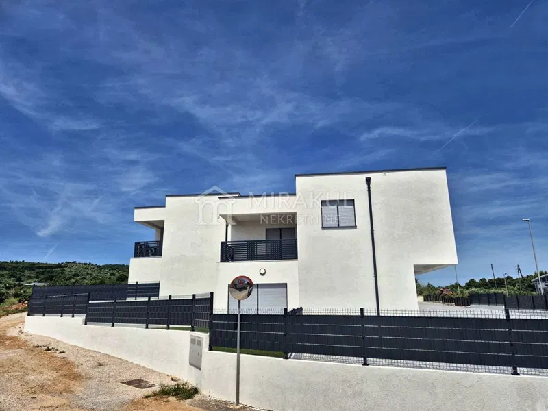 Nekretnine Vodice, NOVOGRADNJA, Moderan stan S1 sa vrtom – 2