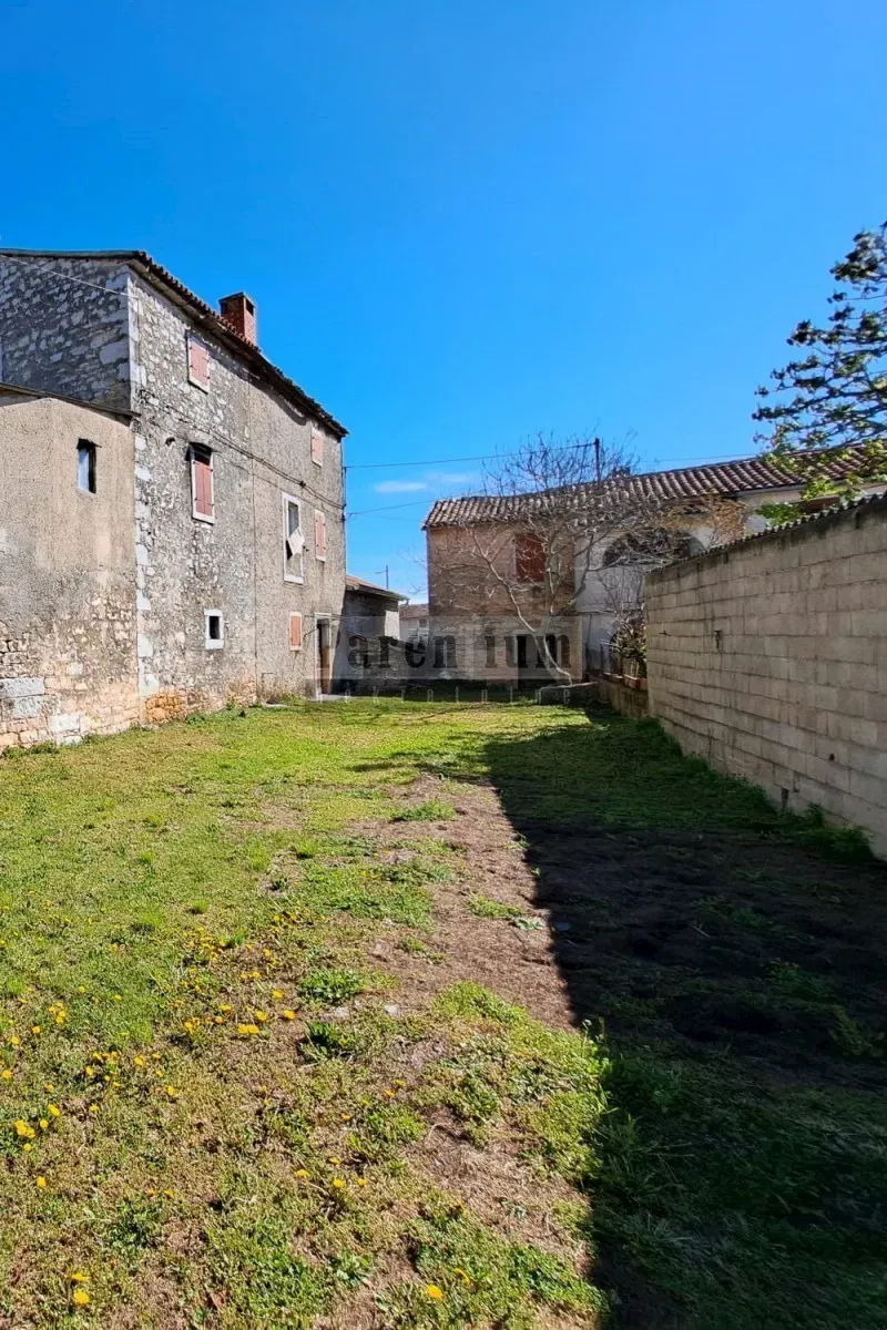 Vecchia casa in pietra da ristrutturare – 2