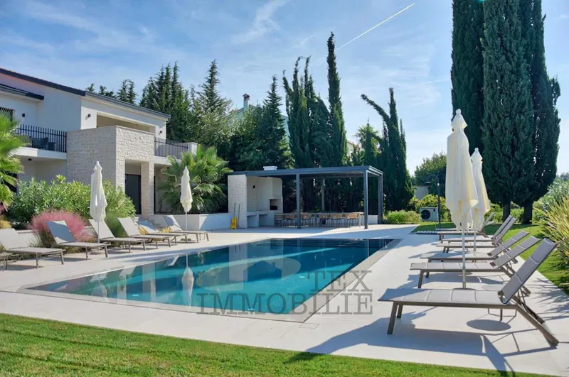 Villa di lusso con piscina a Parenzo, 683 m2 – 2